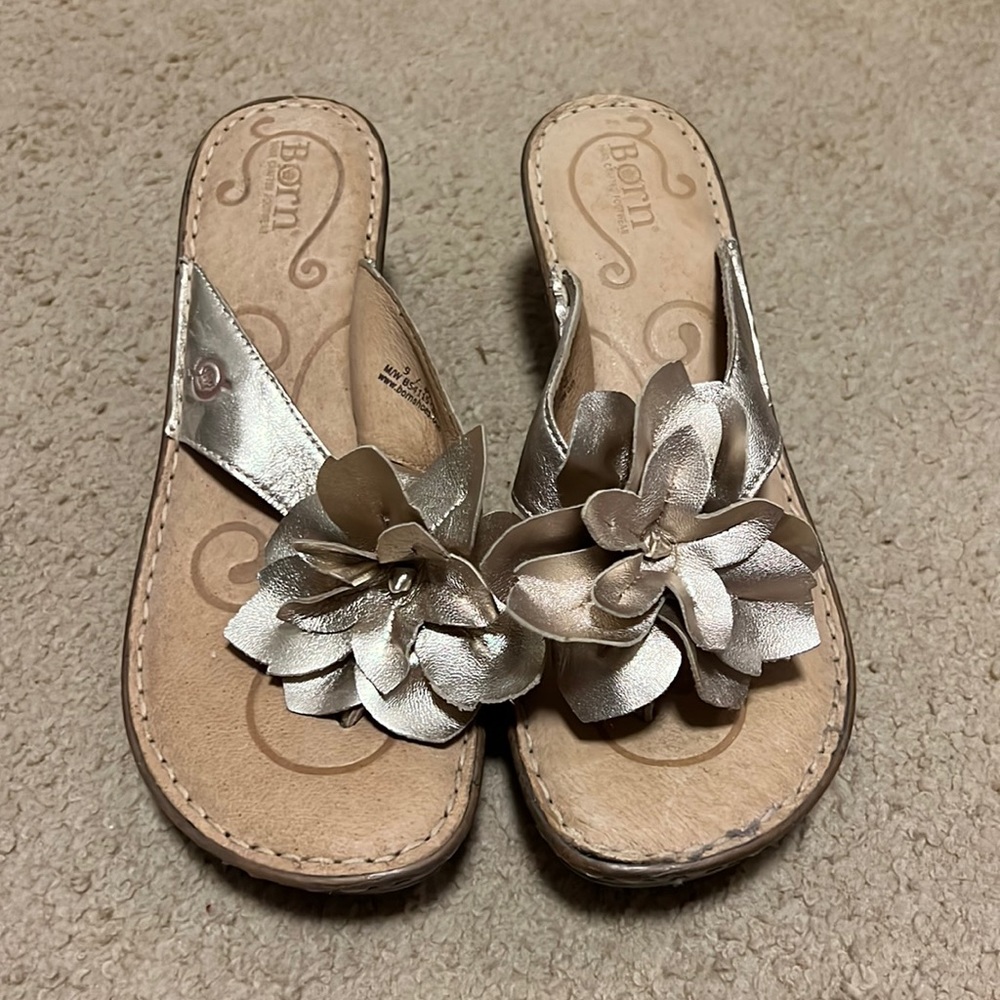 Born sandals